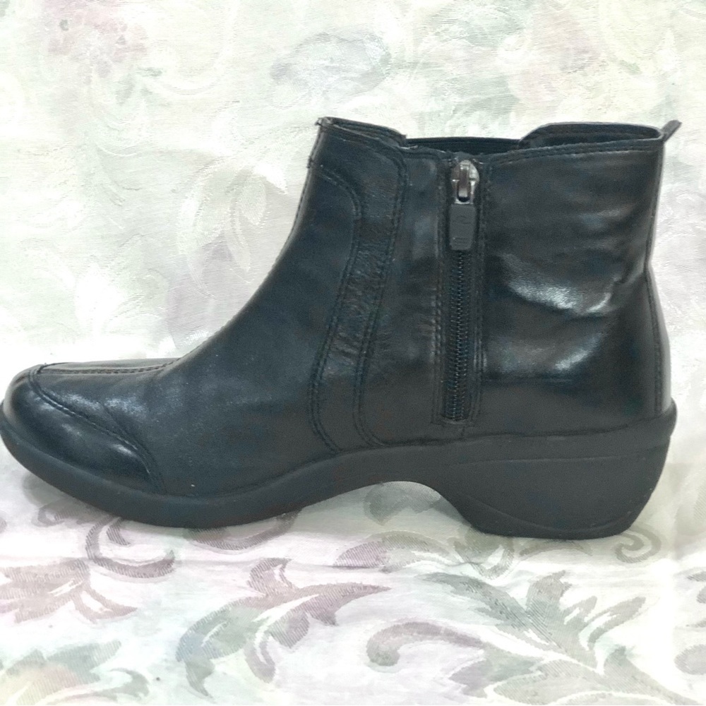 Easy Spirit Brenley Black Leather w/Stretch Panels Zip Booties Explore 24 Sz 9M - Picture 5 of 12